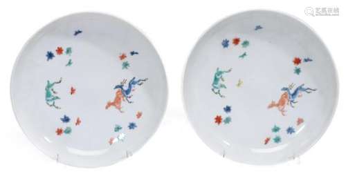 Deux assiettes Kakiemon à décor de cervidés et feuillages, Japon - Deux assiettes [...]