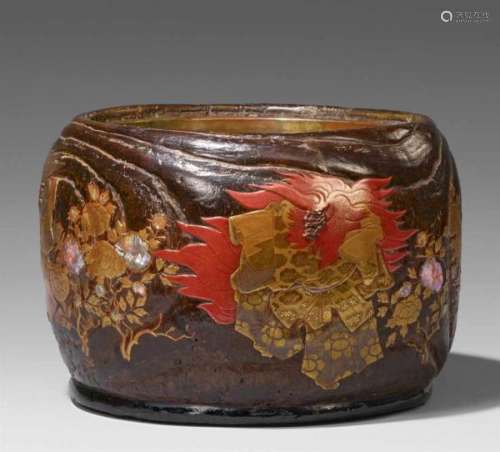 A kiri wood and lacquer hibachi. Late 19th centuryDecorated in maki-e, red and black [...]