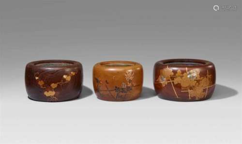 Three kiri wood hibachi with copper insets. Around 1900Decorated in golden and black [...]