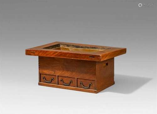 A Kyoto keyaki and pine wood hibachi. First half 20th centuryThe body with three [...]