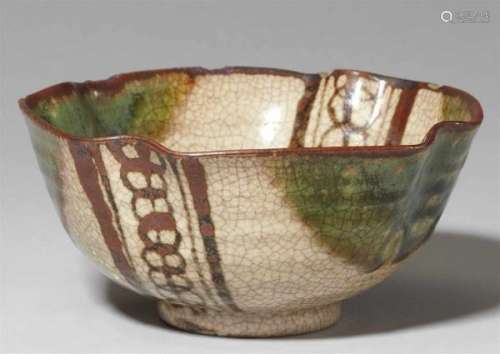A small Oribe type bowl, probably a mukôsuke. Edo periodWith an ondulating body and [...]
