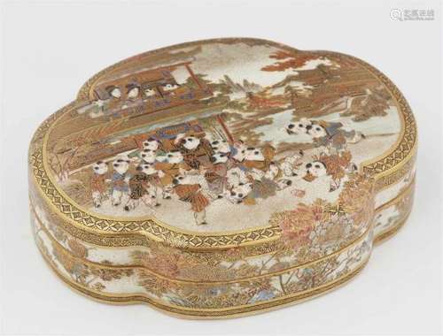 A Satsuma lidded box. Probably Kyoto. Late 19th centuryOf flat lobed shape, painted [...]