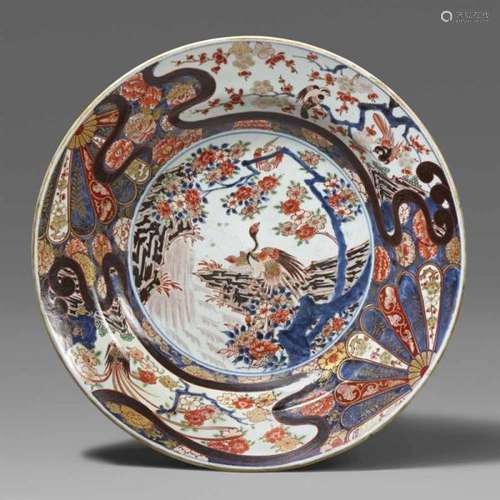 Großer Imari-Teller. Arita. Um 1700A large Imari charger. Arita. Around 1700Painted [...]