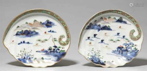 Two Arita awabi-shaped dishes. Late 18th centuryPainted in underglaze-blue, a few [...]