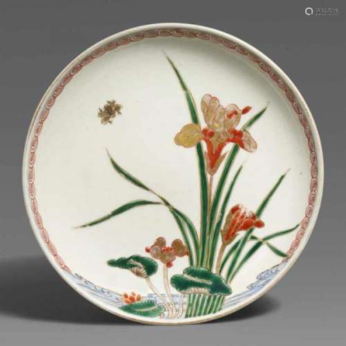 A small Arita dish. 19th centuryPainted in iron-red, enamels and gold with iris and [...]