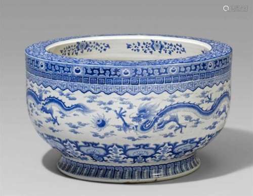 A very large Arita hibachi. Around 1900The body painted in underglaze-blue with four [...]