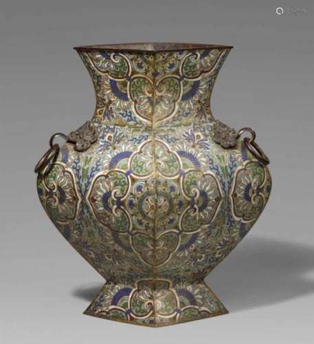 A large champlevé enamel vase. Second half 19th centuryOf lozenge-shaped cross [...]