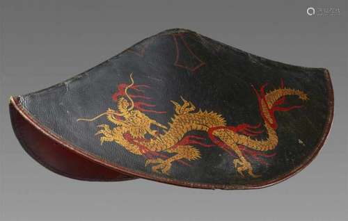 A lacquered leather jingasa. Edo periodNirayama type, on each side a golden dragon [...]