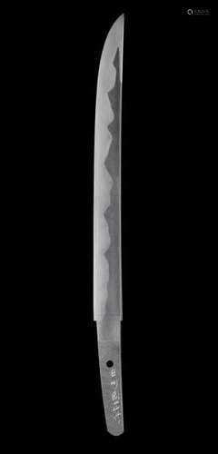 Tantô. 21. Jh.Length of the blade 29.4 cm, hira zukuri, ô-midare hamon, nie, itame [...]