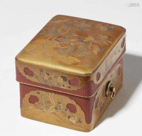 A lidded lacquer box of sumi-aka (