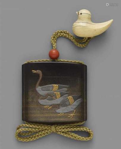 A three-case inrô. Late 18th/early 19th centuryDiplaying five geese feeding and [...]