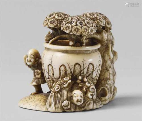 An ivory netsuke of Shiba Onko. Second half 19th centuryStanding under a pine tree [...]