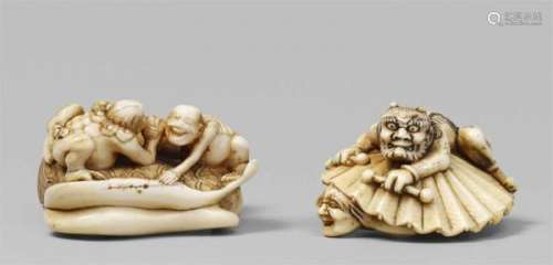 Two ivory netsuke. 19th centurya) An oni and a gaki arm wrestling on a lotus leaf, [...]