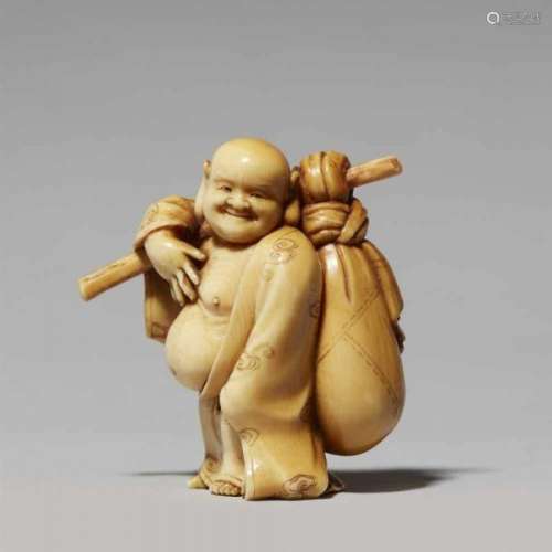 An ivory okimono netsuke of Hotei. Around 1900Standing and smiling with a shouldered [...]