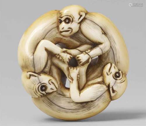 An ivory manjû of three monkeys. 18th centuryNestling together, clinging to each [...]