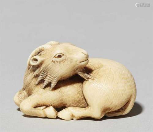 An ivory netsuke of a reclining goat. Late 19th centuryWith legs folded beneath and [...]