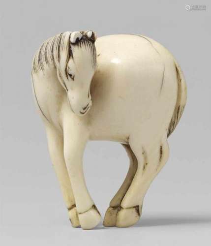 An ivory netsuke of a horse. Late 18th centuryIts hooves placed closely together, [...]