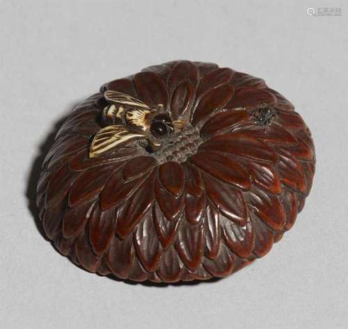 A Nagoya wood netsuke of a chrysynthemum flower and insects. 19th centuryAtop the [...]