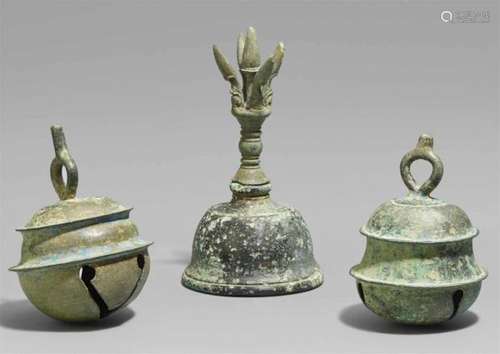 A Khmer bronze hand bell and two other bells. Cambodia, Bayon. 12th/13th centurya) [...]