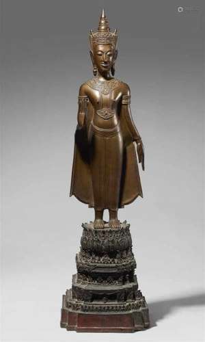 An Ayutthaya bronze figure of a crowned Buddha. Thailand. 17th/18th centuryStanding [...]