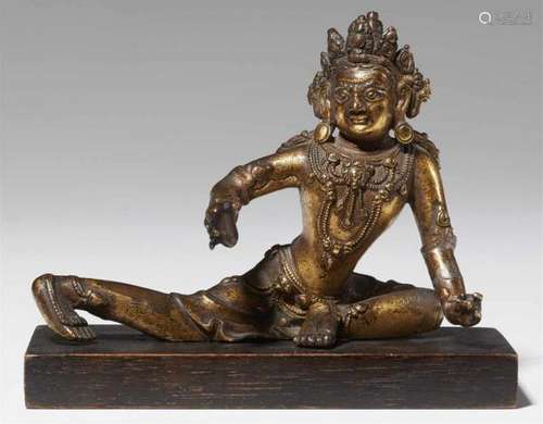 A Tibetan gilt bronze figure of a deity. 16th centuryThe splendid adorned deity, [...]