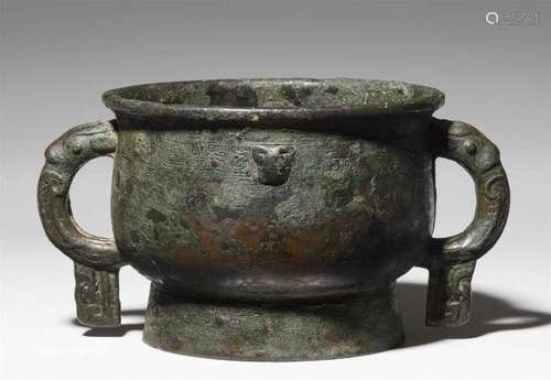 A bronze food vessel of gui type. Early Zhou dynasty, 12th/10th century BCOn a [...]