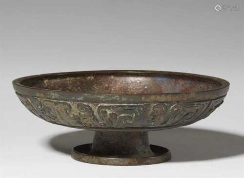 A bronze lid of a food vessel of gui type. Western Zhou dynasty (11th century-771 [...]