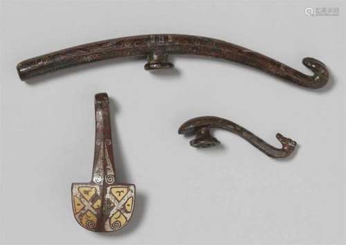 Thee silver and gold inlaid bronze garment hooks. Warring States period, 3rd/4th [...]