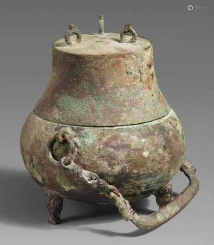 A bronze ritual wine vessel. Early Han dynasty, second century BCWith a globular body [...]