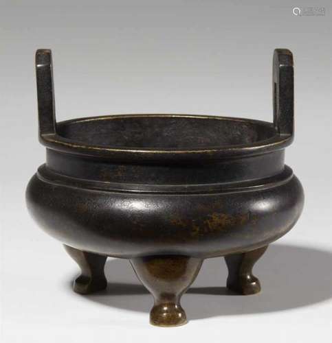 A bronze incense burner. Qing dynasty, 17th/18th centuryIn shape of an archaic bronze [...]