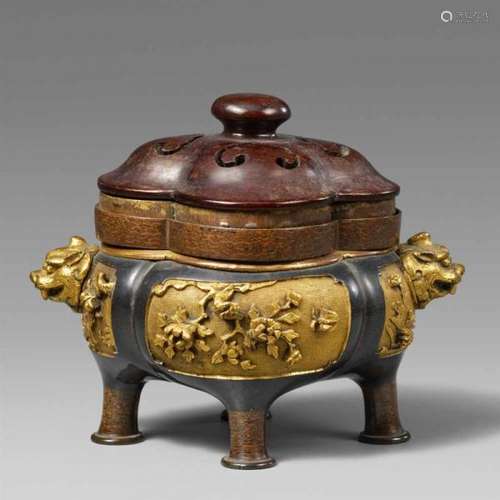 A partly gilt bronze sawasa incense burner. 18th centuryOn four feet, the lobed [...]