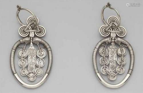 A pair of very large silver earrings of the Yao tribe. Southern China, Guangxi [...]