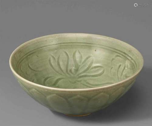 A celadon carved bowl. 15th centuryWith rounded sides, moulded to the interior with a [...]