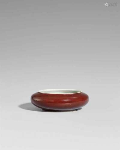 A large copper-red-glazed brush washer. Qing dynasty (1644-1911)Of rounded compressed [...]