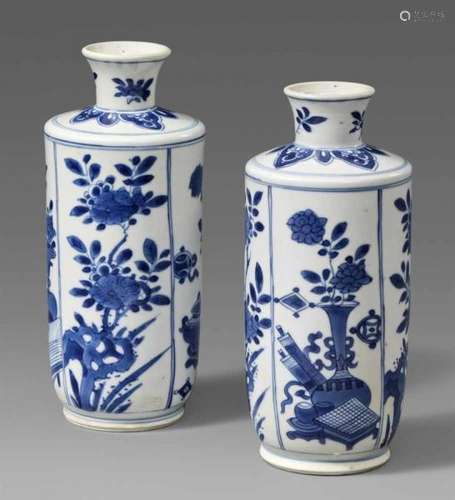 Two blue and white vases. Kangxi period (1662-1722)Of cylindrical form, decorated in [...]