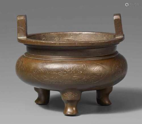 A bronze incense burner. Qing dynastyOn three short cabriole legs, the body decorated [...]