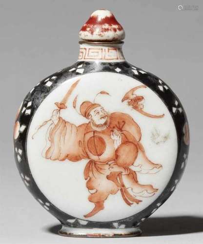 An enamel on copper snuff bottle. 19th/20th centuryOf round shape both sides [...]