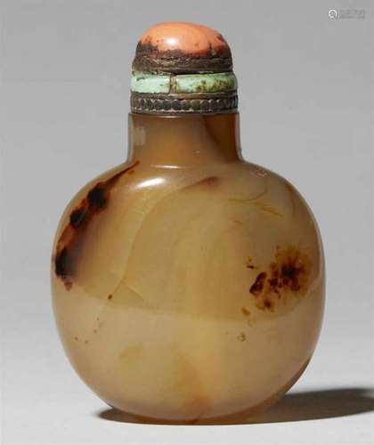 A shadow agate snuff bottle. 20th centuryA shadow agate snuff bottle, the shadows [...]