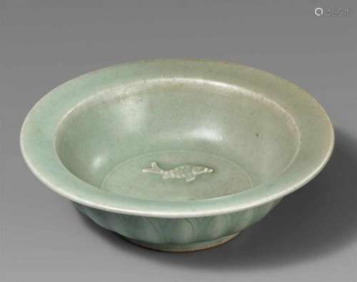 A Lonquan celadon twin fish bowl. Song dynasty (907-1279)A deep bowl with rounded [...]