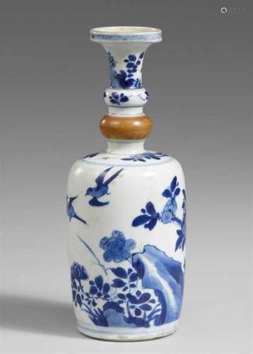 A blue and white vase. Kangxi period (1662-1722)Of cylindrical shape, decorated with [...]