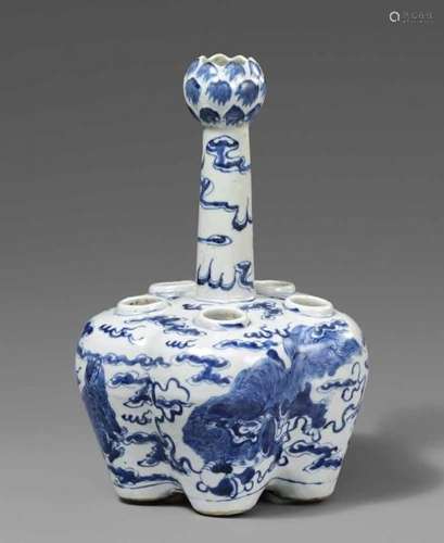 A blue and white tulip vase. 19th centuryWith a long neck, decorated with five [...]