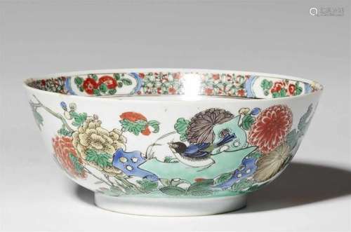 A famille verte bowl. Kangxi-Periode (1662-1722)With rounded sides, decorated with a [...]