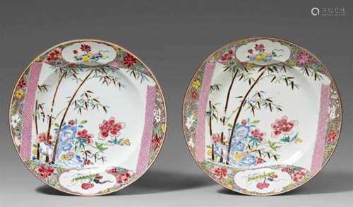 Two famille rose dishes. Qianlong period (1735-1796)Decorated with a cartouche in the [...]