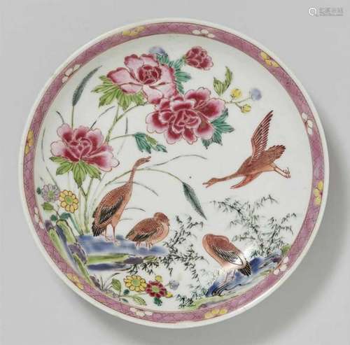 Two famille rose dishes. Qianlong period (1735-1796)Of saucer form, decorated with a) [...]