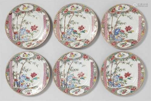 A set of six famille rose dishes. Qianlong period (1735-1796)Decorated with an [...]