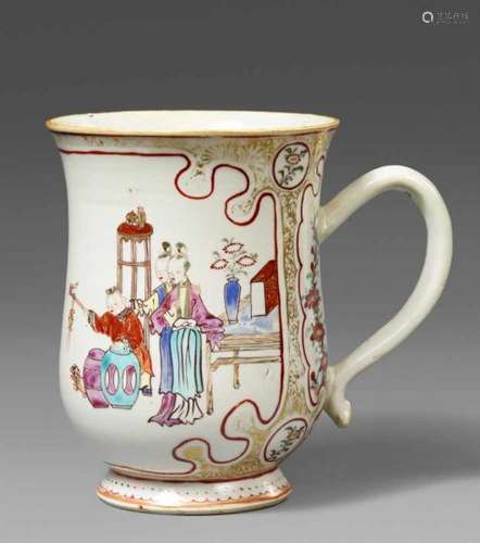 A famille rose mug. Qianlong period (1735-1796)A large mug with an everted rim, [...]