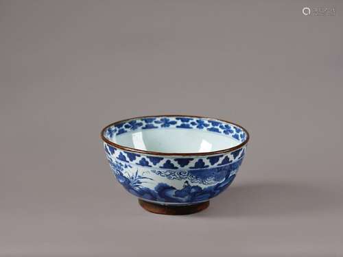 CHINE. Grand bol circulaire en porcelaine décoré e…