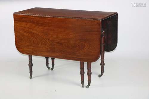 A fine quality 19th Century mahogany drop leaf Tab…