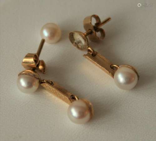 Paire de boucles d'oreilles en or 18 ct avec perles de culture (une à replacer) - [...]