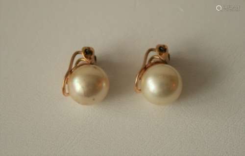 Paire de boucles d'oreilles en or 18 ct avec perle de culture de 10 mm - Poids brut : [...]